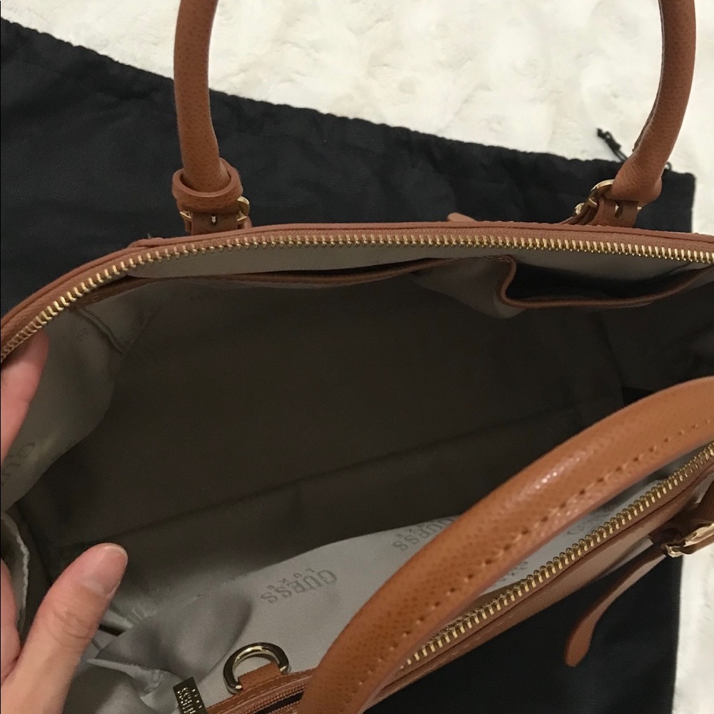 GUESS Handbag - Picture 3 of 7